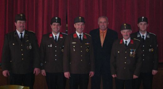 Im Bild v. links: V Kager Manfred, LM Fischer Andreas, BI Kader Willibald, Bürgermeister Beiglböck Friedrich, OBI Ulrich Ernst und VM Picher Patrick Im Bild v. links: V Kager Manfred, LM Fischer Andreas, BI Kader Willibald, Bürgermeister Beiglböck Friedrich, OBI Ulrich Ernst und VM Picher Patrick